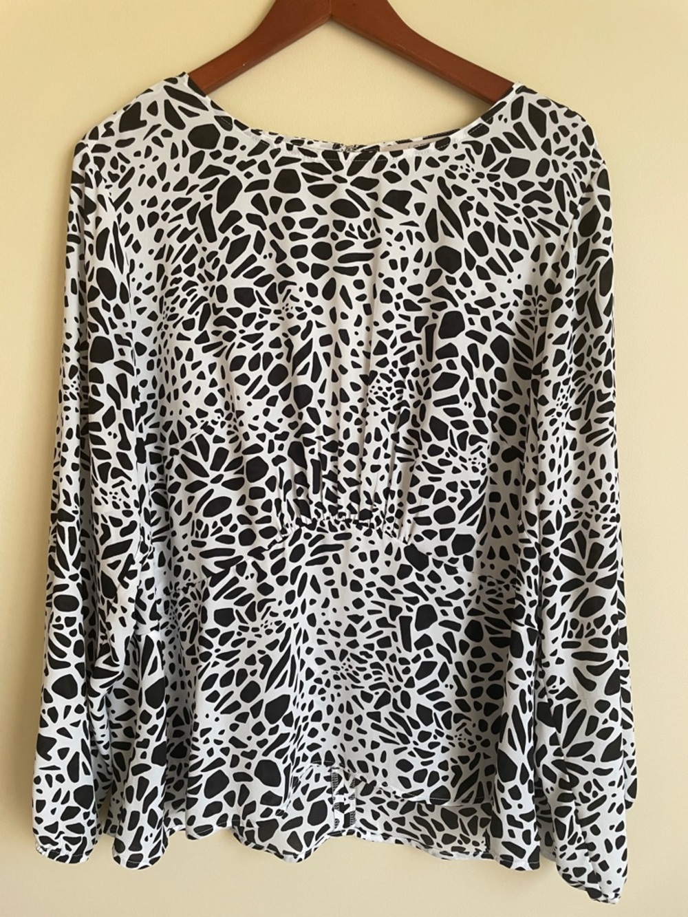 LOFT Black and White Long Sleeve Abstract Print Top